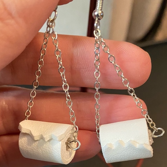 Fun, Mini Toilet Paper Earrings OS - Picture 2 of 3
